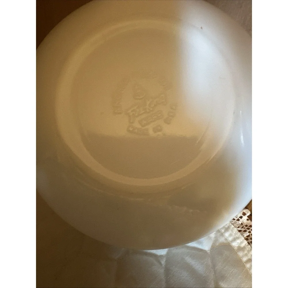 Vintage‎ Anchor Hocking Fire King Large milk glass bowl Oven Safe.